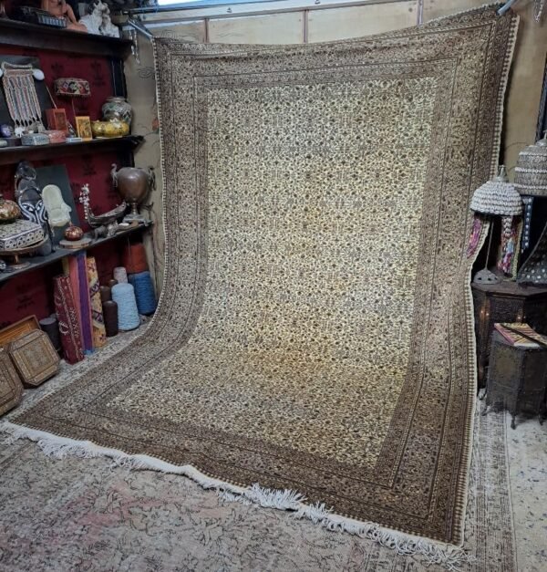 large Antique Turkish Kayseri carpet. all-natural dyes. 287x195cm