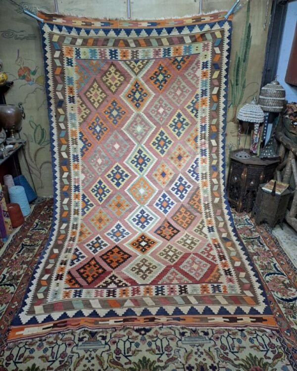 Antique Persian Qashqai kilim. Nice Tribal piece. 155x275cm
